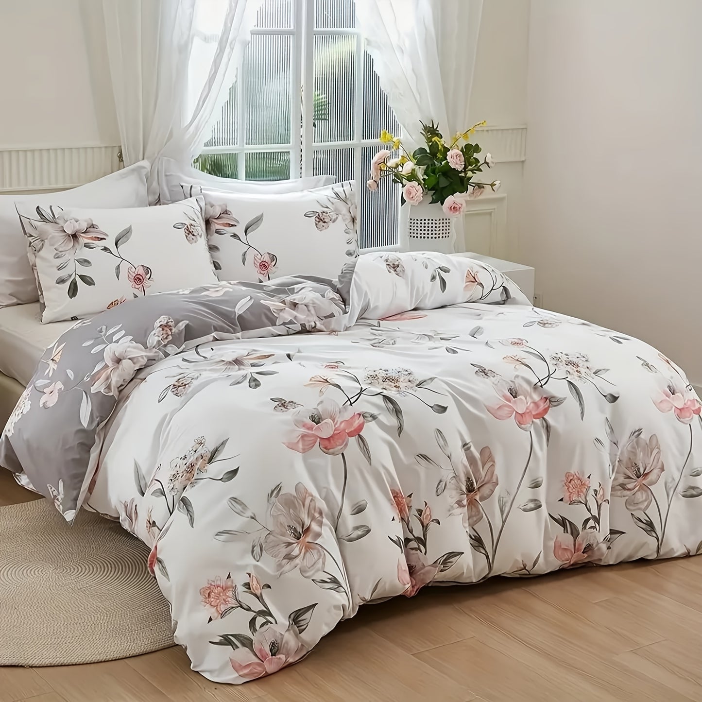 Two-color, two/three piece set of flower-themed bedding for bedroom and guest room. Soft, comfortable, and skin-friendly fabric.