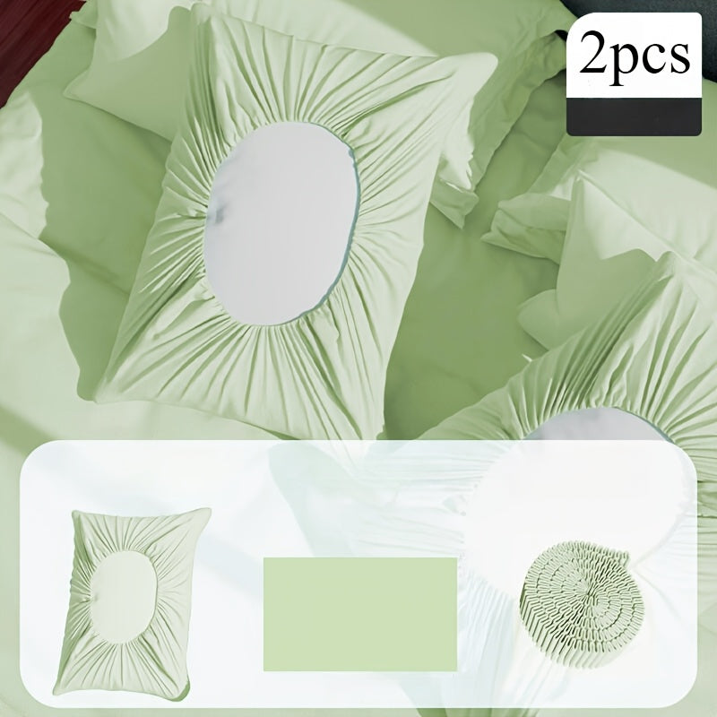 Set of 2 disposable pillowcases, can be machine washed, resistant to dirt and breathable. Fits standard pillows and perfect for use in hotels, beauty salons, and during travel. Pillow core not included.