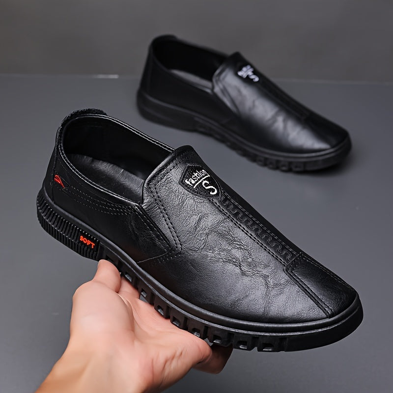 Stylish slip-on low-top shoes for middle-aged men, perfect for business casual wear in autumn and winter.