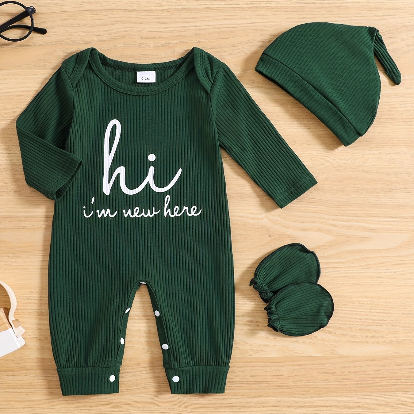 Newborns' "Hi I'm New Here" outfit: long-sleeve romper, hat, and gloves for boys and girls for outdoor wear.