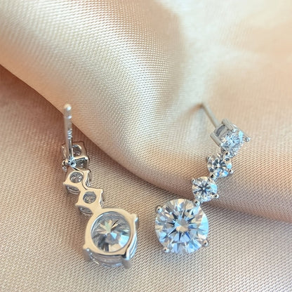 These Y2K-inspired 925 sterling silver earrings feature a dazzling 2.6-carat moissanite stone with a simple yet luxurious design. Perfect for everyday wear, vacation outings, dates, parties, and weddings, these earrings are ideal for women who love a