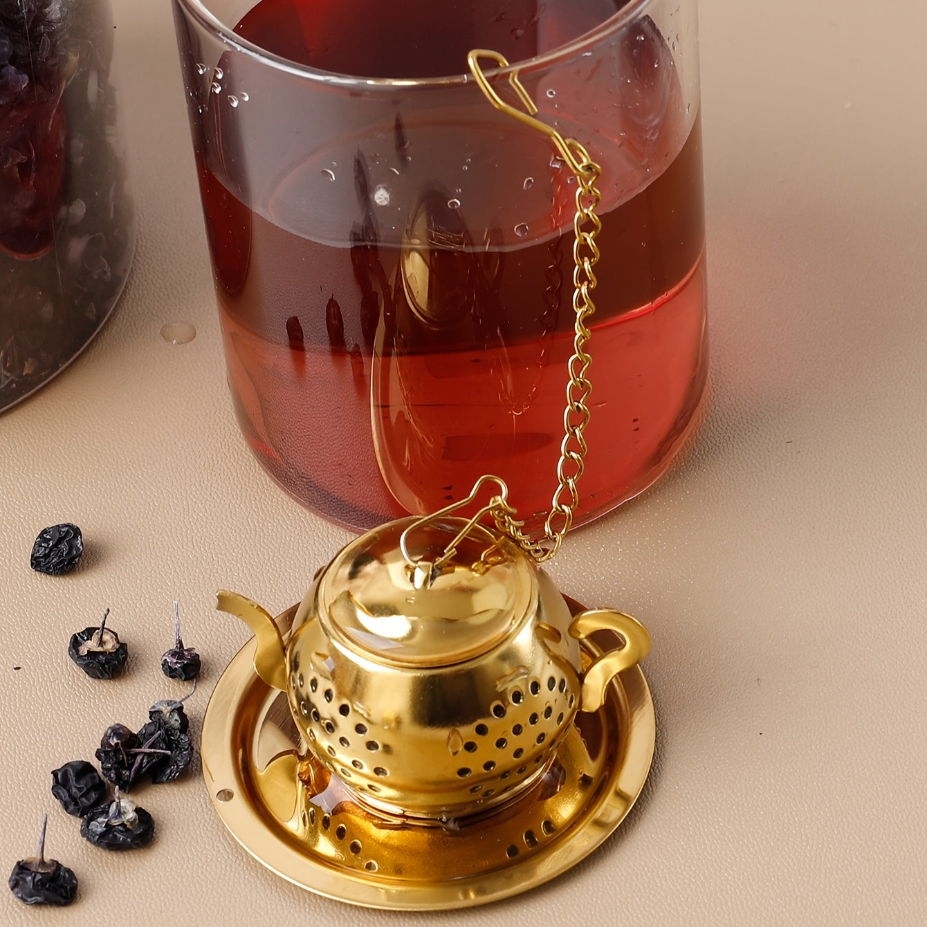 Golden high-grade 304 stainless steel hanging cup tea filter set includes 2 pieces. This durable loose leaf strainer boasts a modern design, making it a stylish tea separator for office use. The creative tea ball comes with a tray to prevent dirty