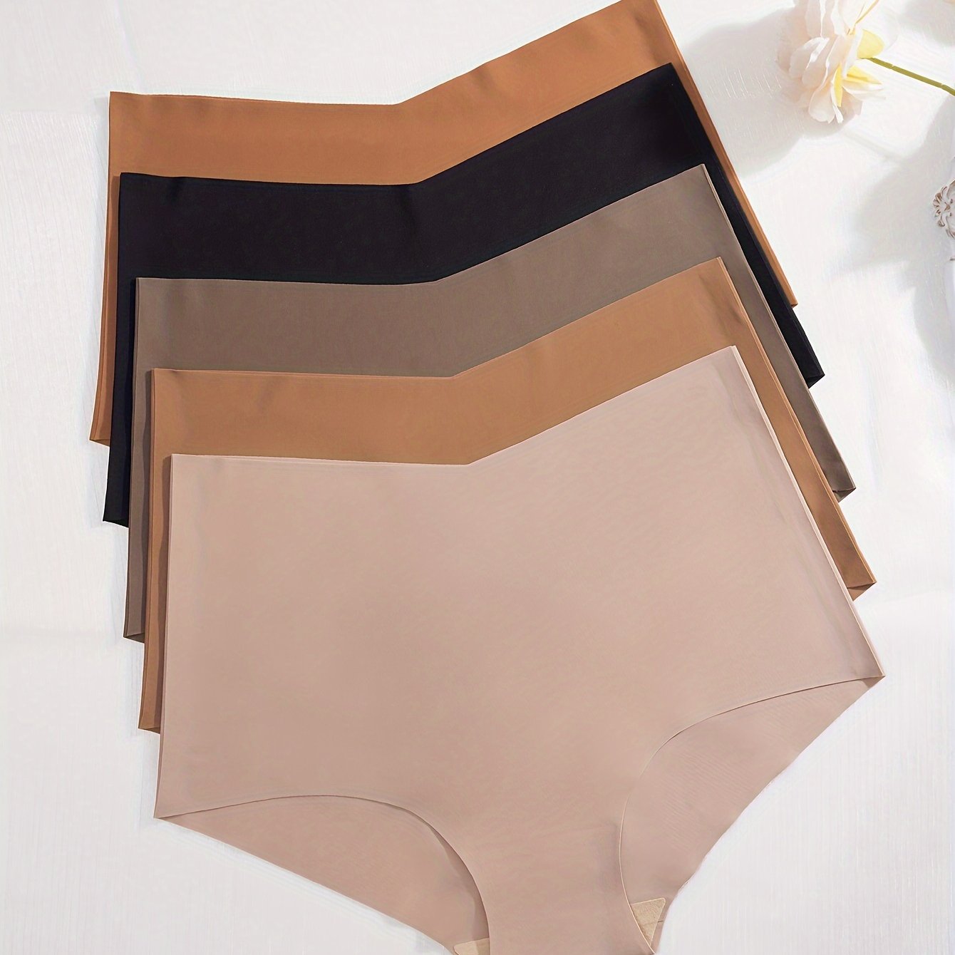 Set of 5 high-waist briefs for women, made of breathable nylon/elastane blend in various colors.