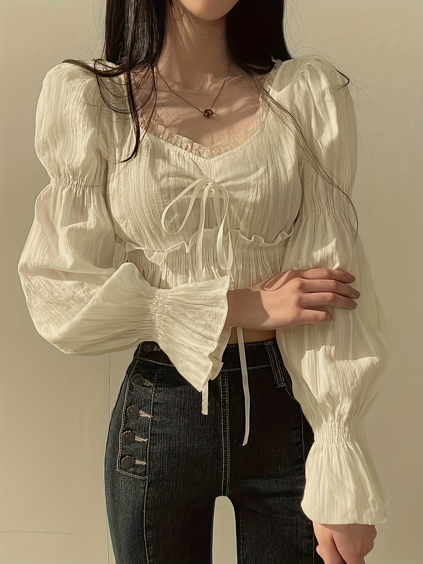 New short-sleeved white shirt with square collar for women with design sense in spring and autumn.