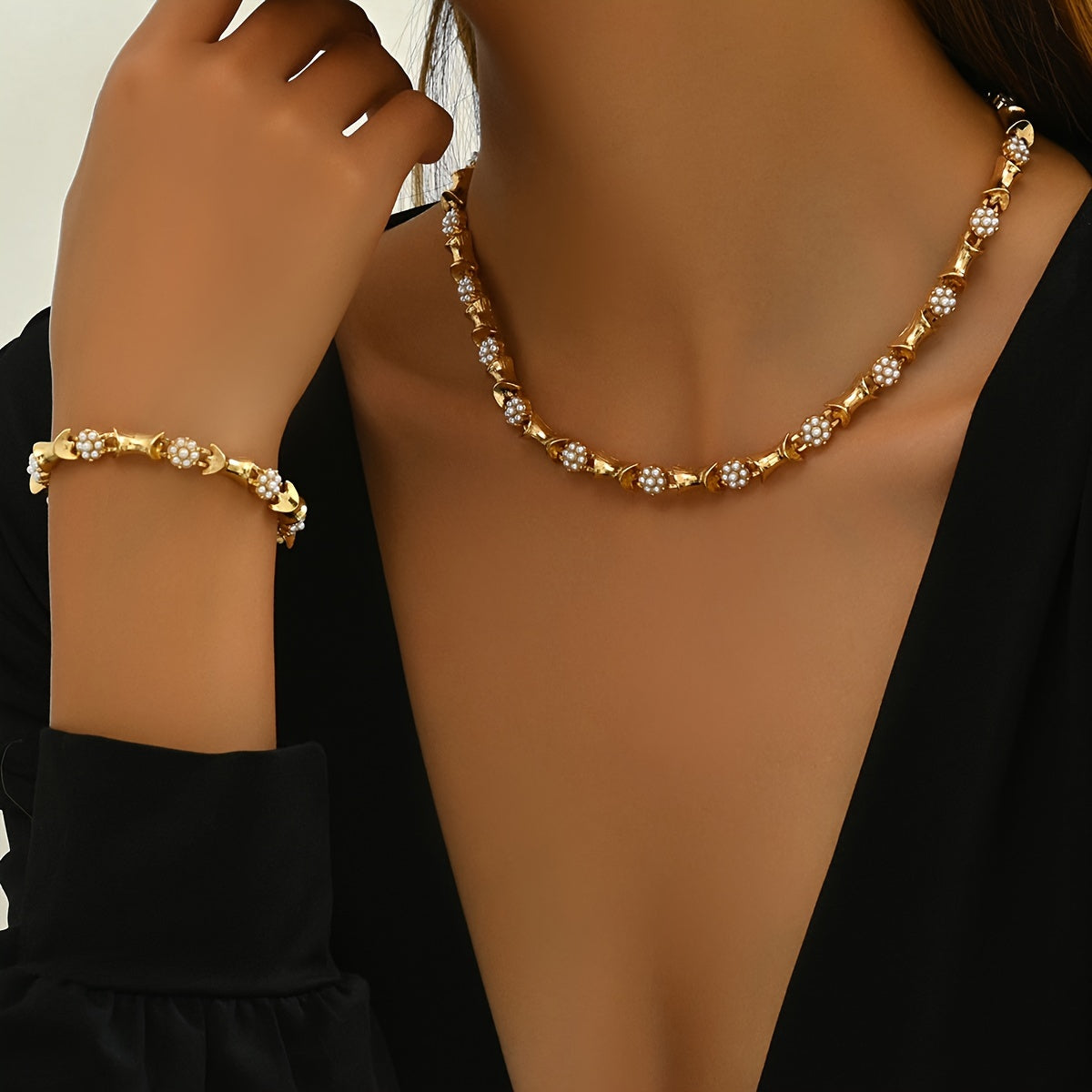 Stylish and elegant Jewelry Set made of Zinc Alloy with 18K Gold Plating and Imitation Pearls - Includes a Fashionable Bracelet and Choker Necklace perfect for both casual and vacation outfits