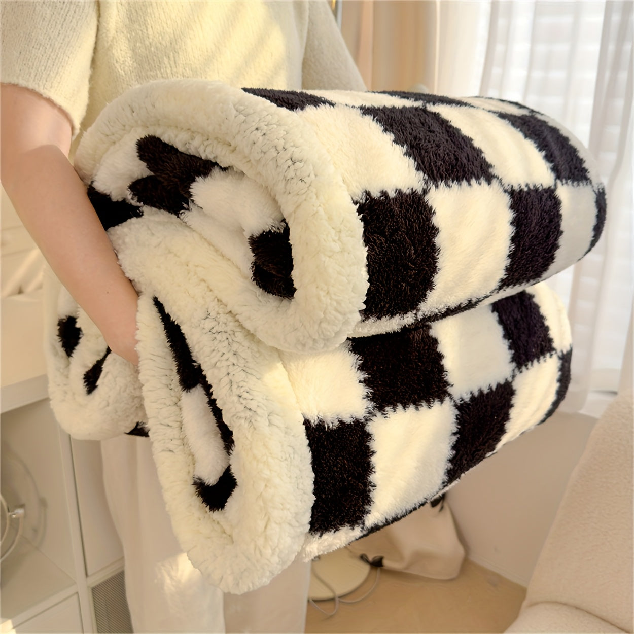 Luxurious Black and White Checkered Plush Blanket, Cozy and Warm, All-Season Throw for Bed or Sofa, Machine Washable, Soft Polyester Fabric.