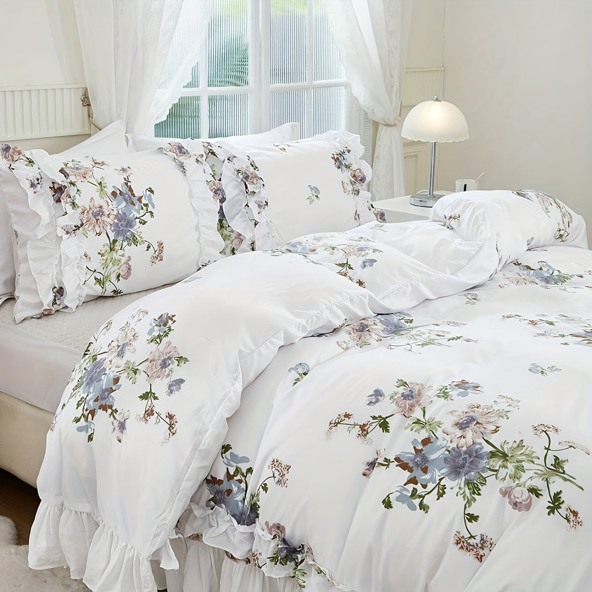 3-piece bedroom quilt cover set with floral print design, includes 1 quilt cover and 2 pillowcases. Features pleated craftsmanship, soft and washable fabric. Perfect for bedroom, dorm, or