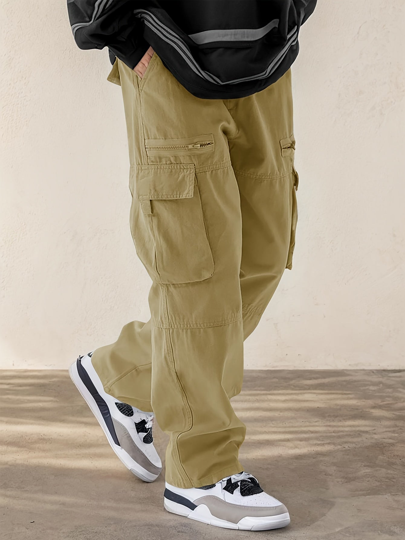 Casual drawstring pants for men with flap pockets - perfect for hiking and streetwear.