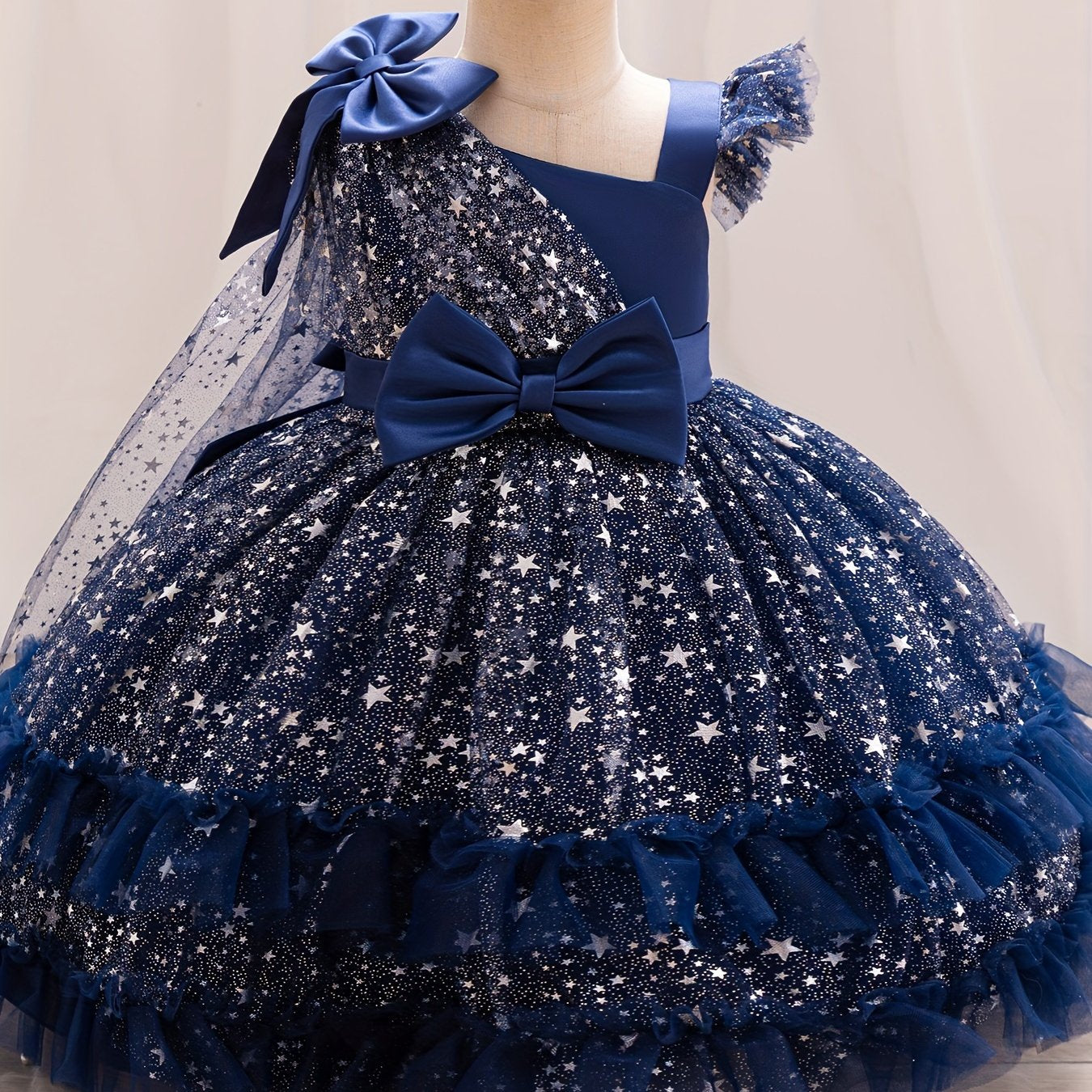 Princess dress for girls with one-shoulder ruffle sleeves, sparkling sequins, and a fluffy design, ideal for weddings, birthdays, and parties.