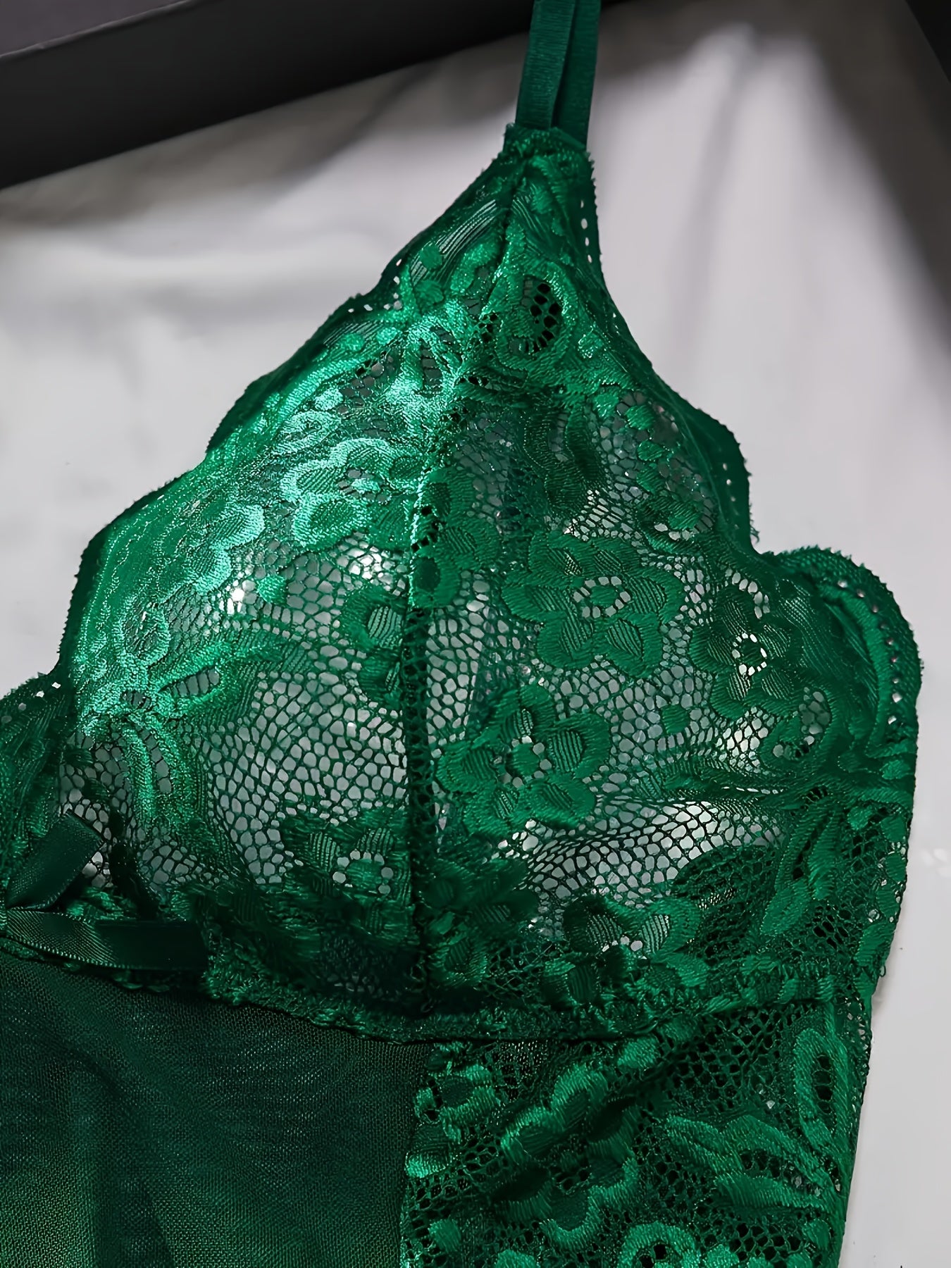 Plus size green lace lingerie set with fan decorations, includes babydoll and thong underwear. Made of 95% polyester and 5% spandex with bow detail.