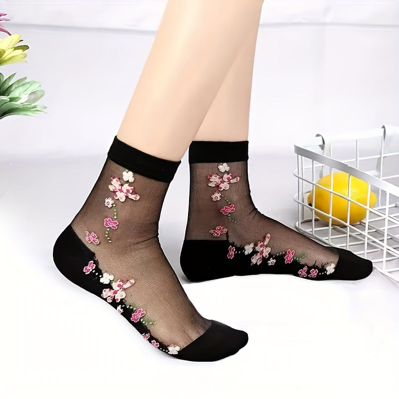 5 pairs of soft and lightweight floral no-show socks for women.