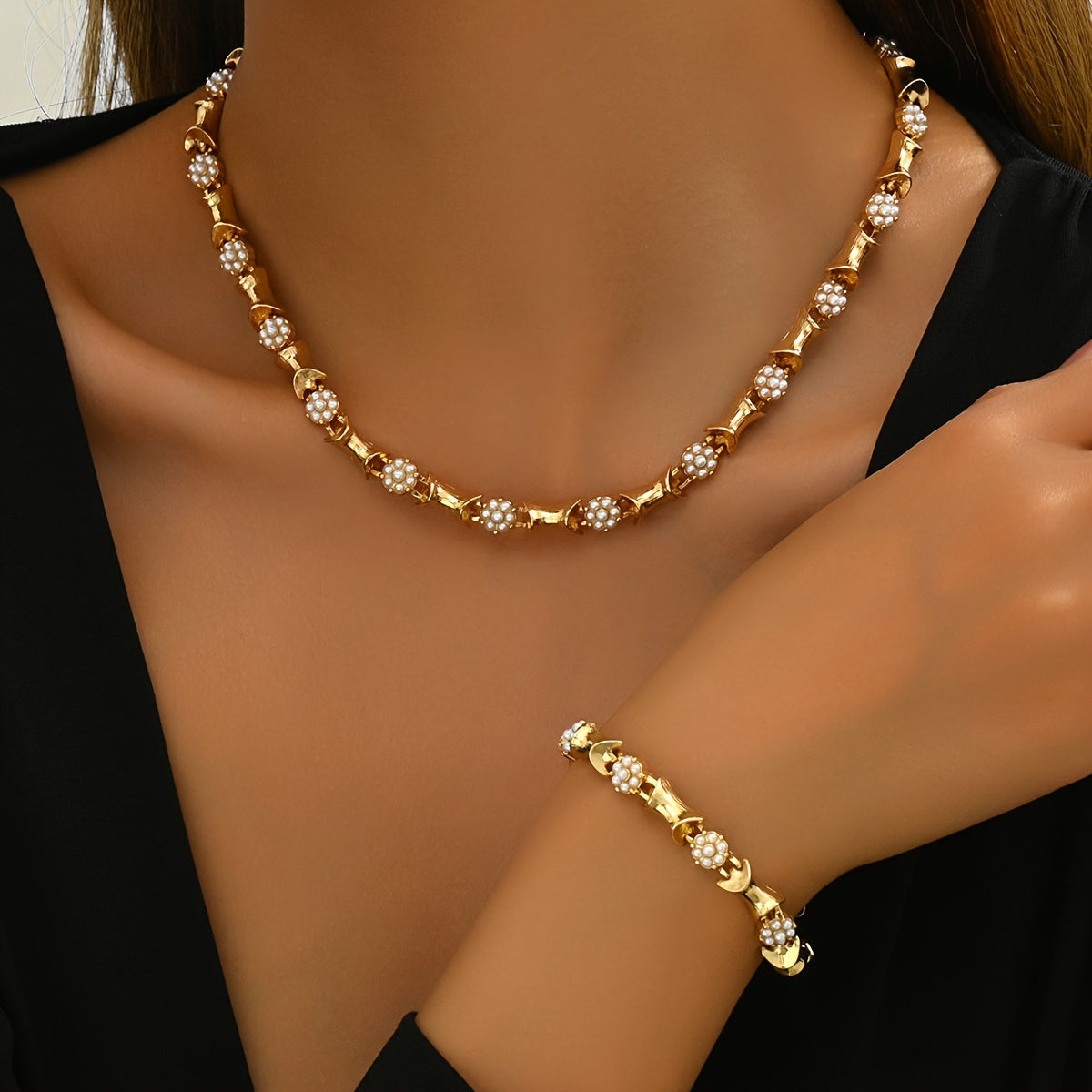 Stylish and elegant Jewelry Set made of Zinc Alloy with 18K Gold Plating and Imitation Pearls - Includes a Fashionable Bracelet and Choker Necklace perfect for both casual and vacation outfits