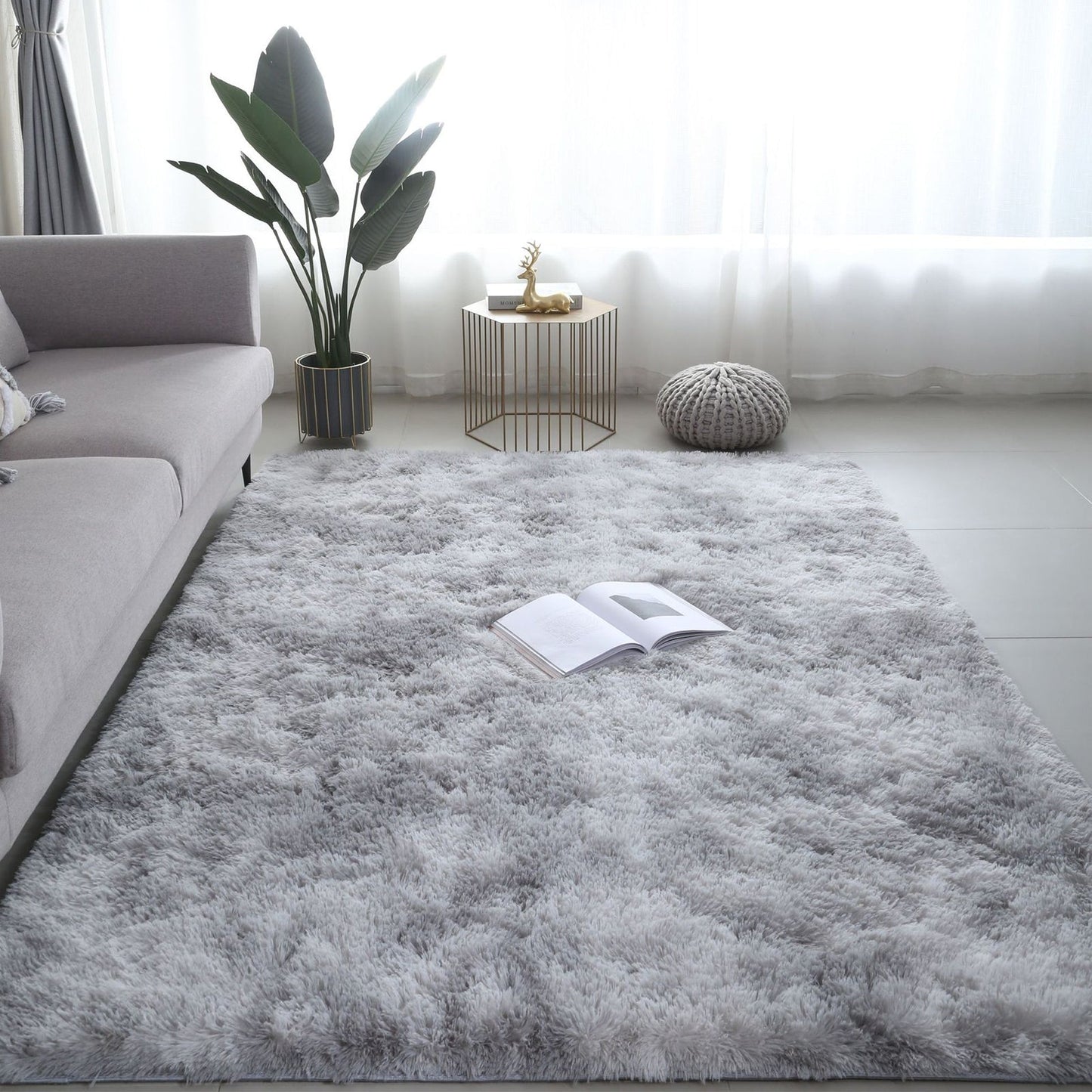 One piece of ultra soft tie-dye grey carpet with gradient color silk PV velvet material, available in various sizes: 15.74x23.62 inches, 39.37x62.99 inches, 47.24x62.99 inches, 47.24x78.74 inches, and 62.99x78.74 inches. Ideal for use in living rooms