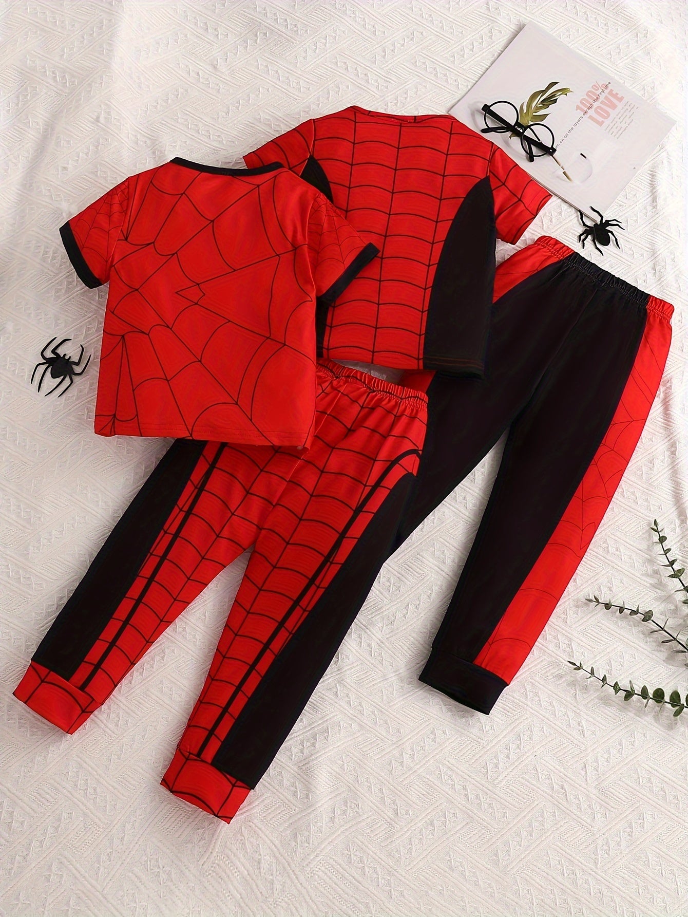 2024 boy's Spider pattern T-shirt and pants set for Spring and Summer collection.