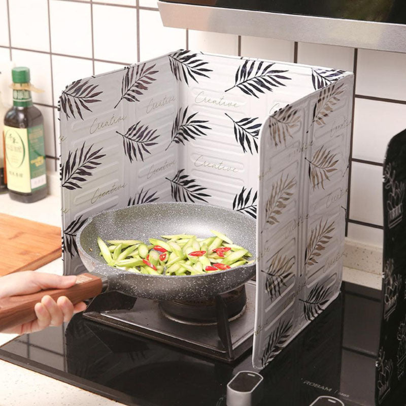 Aluminum foil gas cooktop heat insulation plate with splash guard for household stir-frying, designed to prevent oil splatters. Perfect kitchen tool for keeping your stove clean.