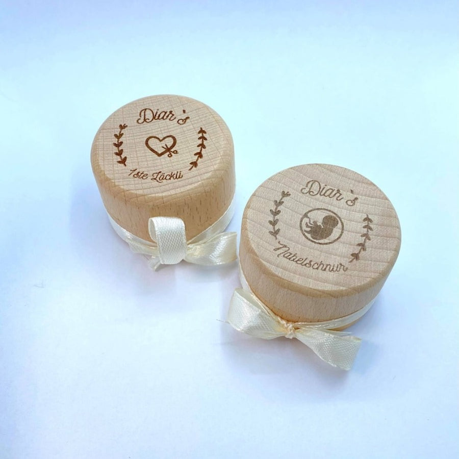 1 piece of personalized engraved wooden box for storing a baby's first hair and umbilical cord.