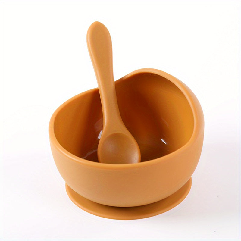 1 set of 2 pieces silicone bowl and spoon for children, featuring a suction cup for anti-slip use. This set is perfect for serving complementary foods and training little ones to eat independently. The set also includes a silicone straw for added