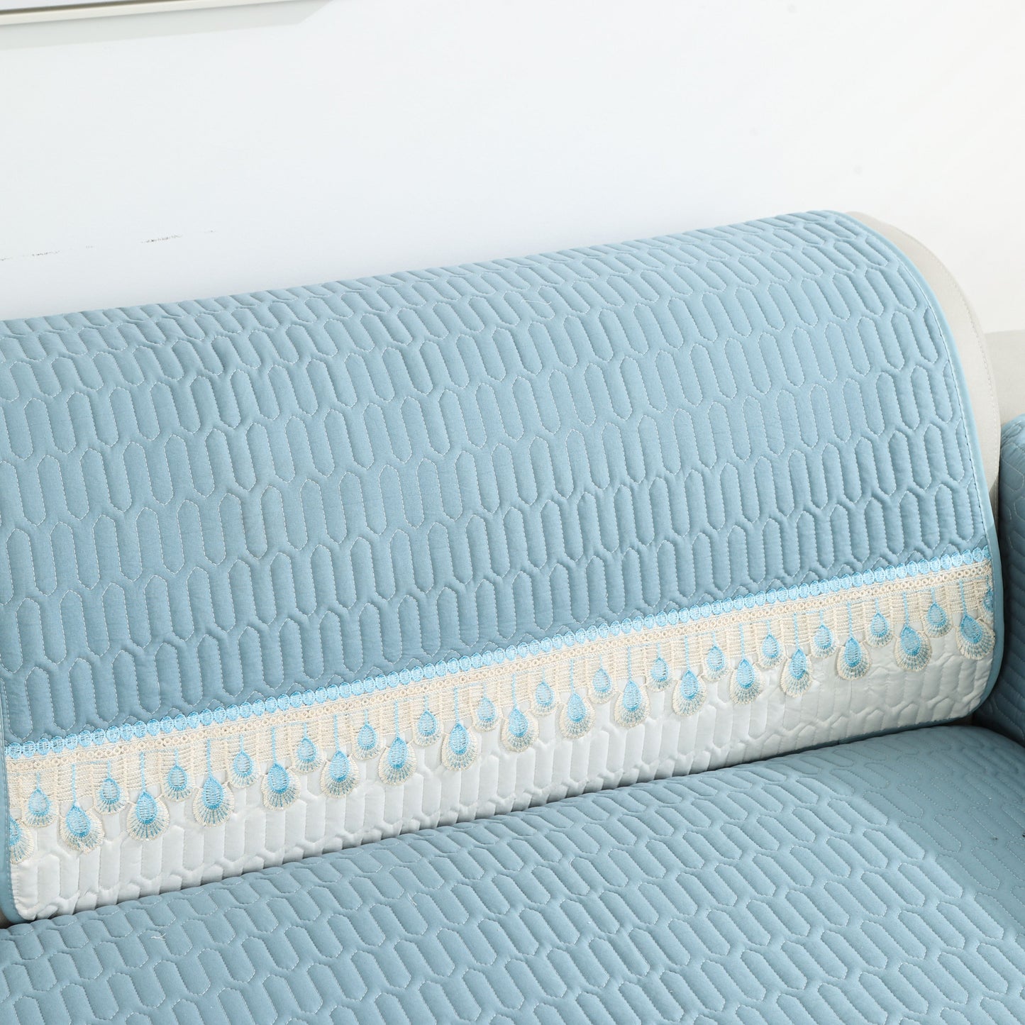 Enhance your sofa with a chic 27*27 feather lace decorative quilted cover for the back and armrest.