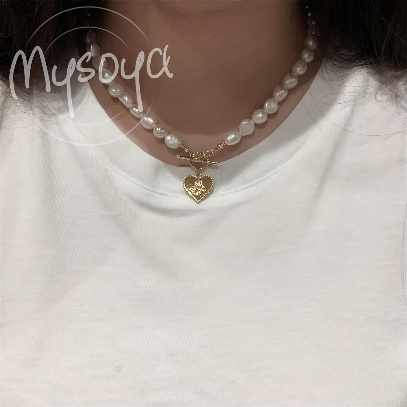 This elegant necklace features a handcrafted Baroque freshwater pearl with a golden heart pendant. Measuring 7-8mm, it comes in a beautiful gift box, making it a perfect gift for birthdays, anniversaries, Valentine's Day, and any special occasion.