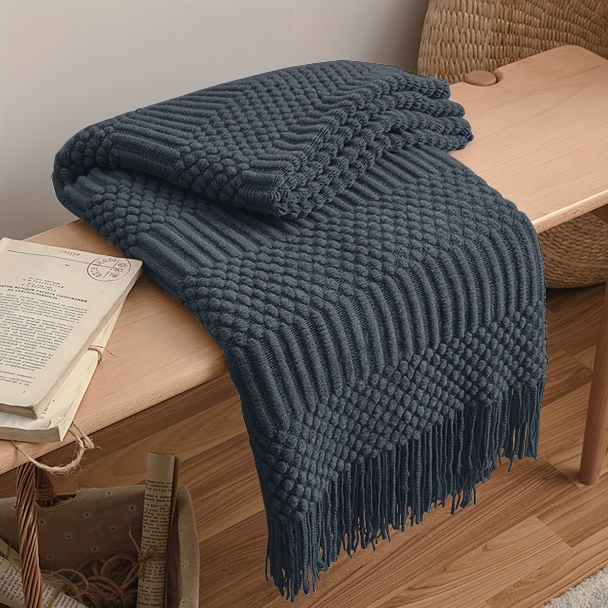 Soft and warm throw blanket for all seasons, perfect for the sofa, bed, car, or as a bed tail blanket. Features knitted tassels and multifunctional design.