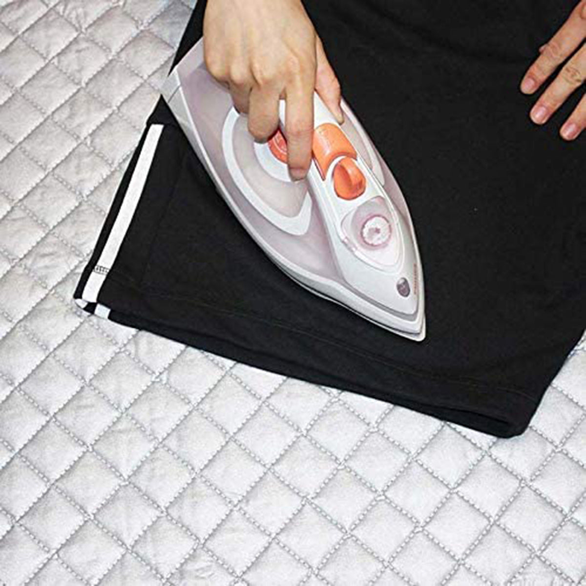 HeatGuard Foldable Ironing Mat - A High-Temperature Resistant Anti-Scorch Pad for Portable, No-Electricity Ironing Anywhere in the Home