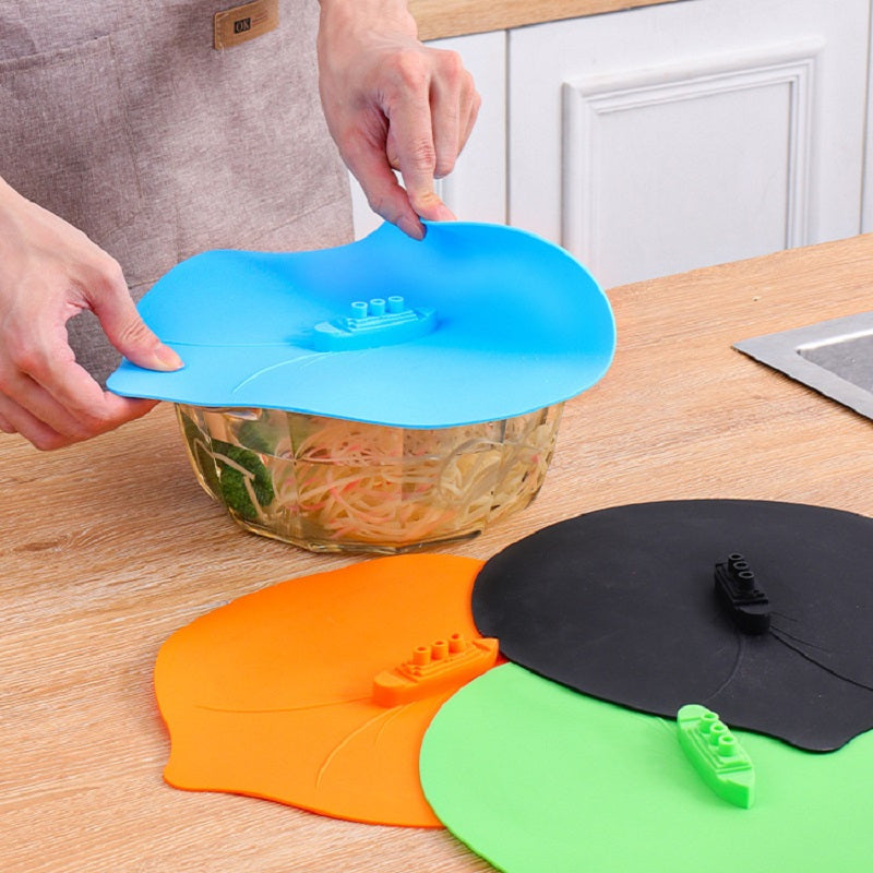 Steam Vent Microwave Pot Lid made from PC material; designed for preserving food freshness and facilitating kitchen cooking. Perfect for use on pots and pans as a vent cover and cooking tool.