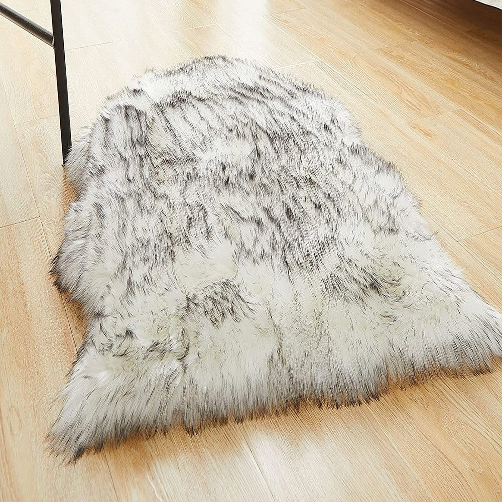 Luxurious Plush Sheepskin Rug for Bedroom and Living Room - Soft and Cozy Faux Fur Floor Covering, 1 Piece