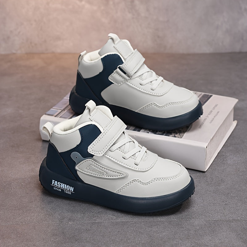 Waterproof mid-top sneakers for sports and casual wear, with adjustable hook and loop fastening, durable EVA sole, black and white design