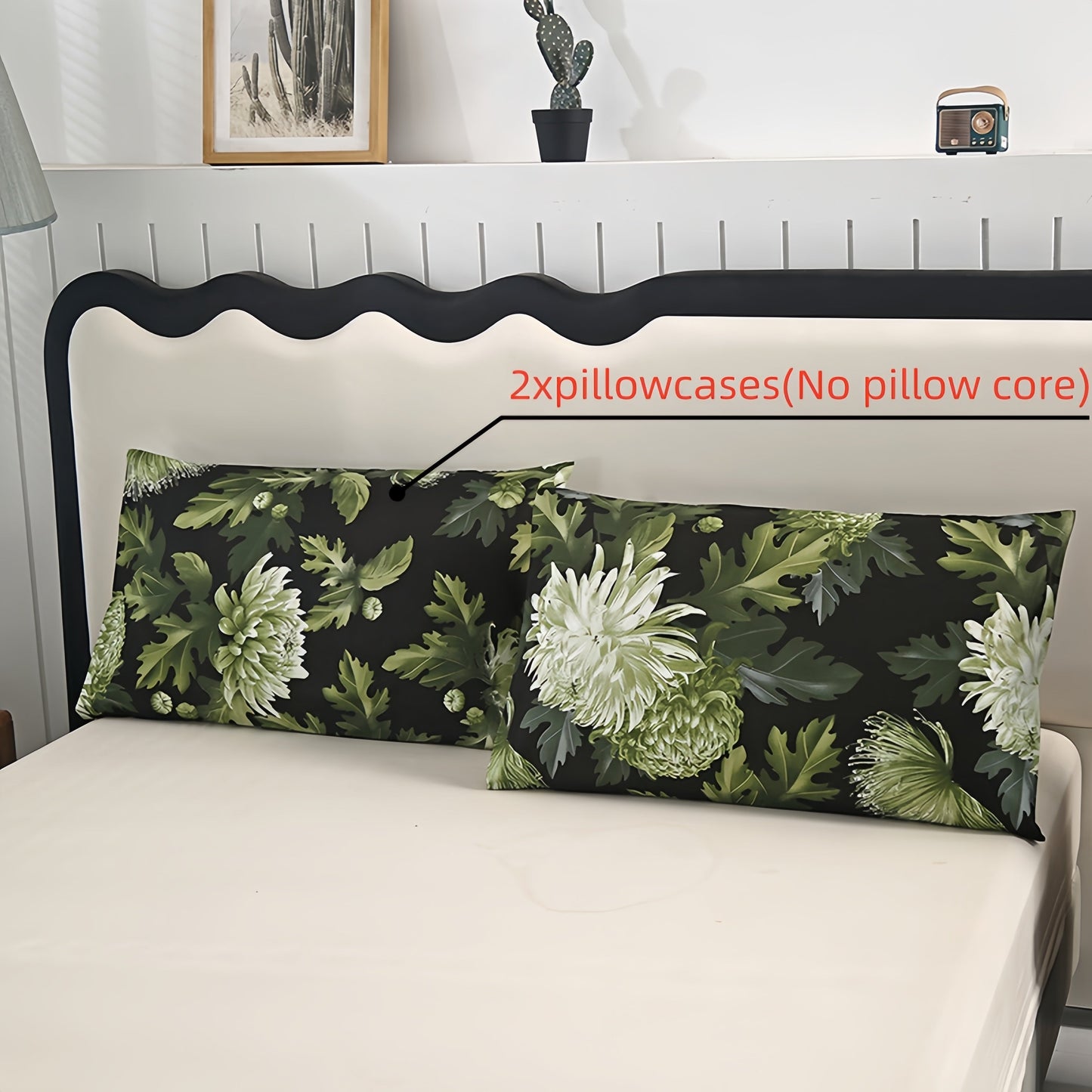 Two soft pillowcases with a floral diamond print, made of skin-friendly 100% polyester material. These hypoallergenic pillowcases are machine washable.