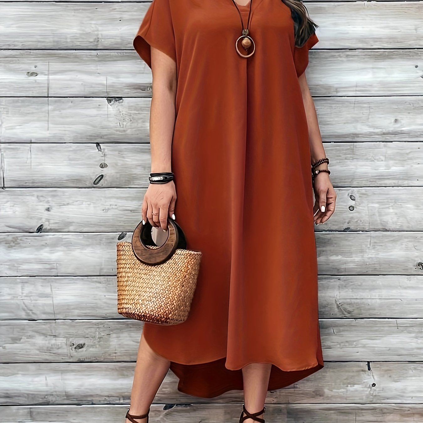 Women's plus size solid curved hem dress with casual V-neck and short sleeves.