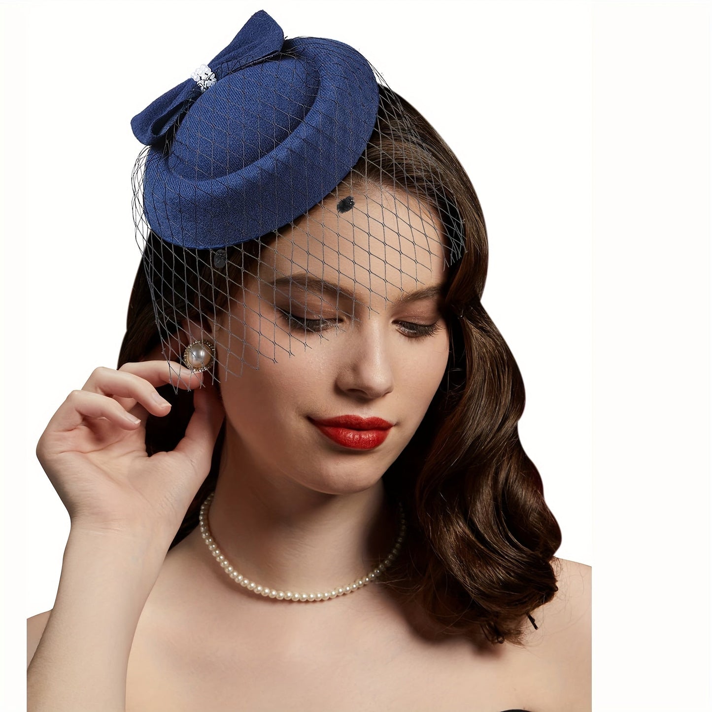 Elegant Pillbox Hat Hair Clip Fascinator for Ladies in Retro Style, Perfect for Cocktail Parties, Tea Parties, and Special Occasions.