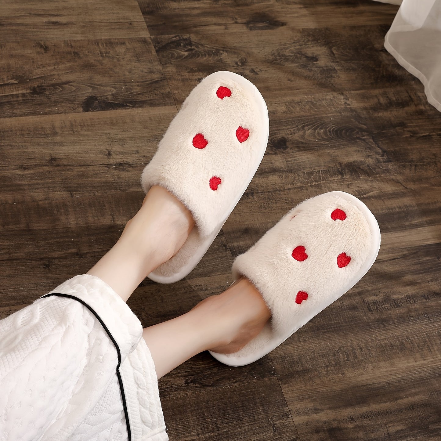 Women's Heart Pattern Plush Slippers - Cozy indoor footwear with non-slip sole, hand washable.