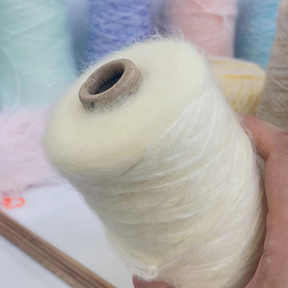 1 barrel 200g 50% mohair soch 50% akril, sviterlar, sharflar, qo'l bilan to'qish, kroşet qilish uchun yumshoq va qulay. Mohair soch, 3 ipli ip, 1mm qalinlikda, qalinligi 6".