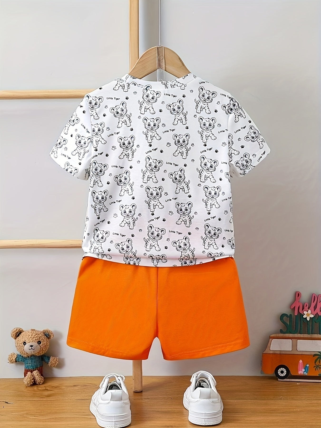 Boys' tiger print casual outfit set, made of comfy polyester blend, includes short sleeve tee and shorts for summer. Leisure style, classic version, ideal for outdoor activities.