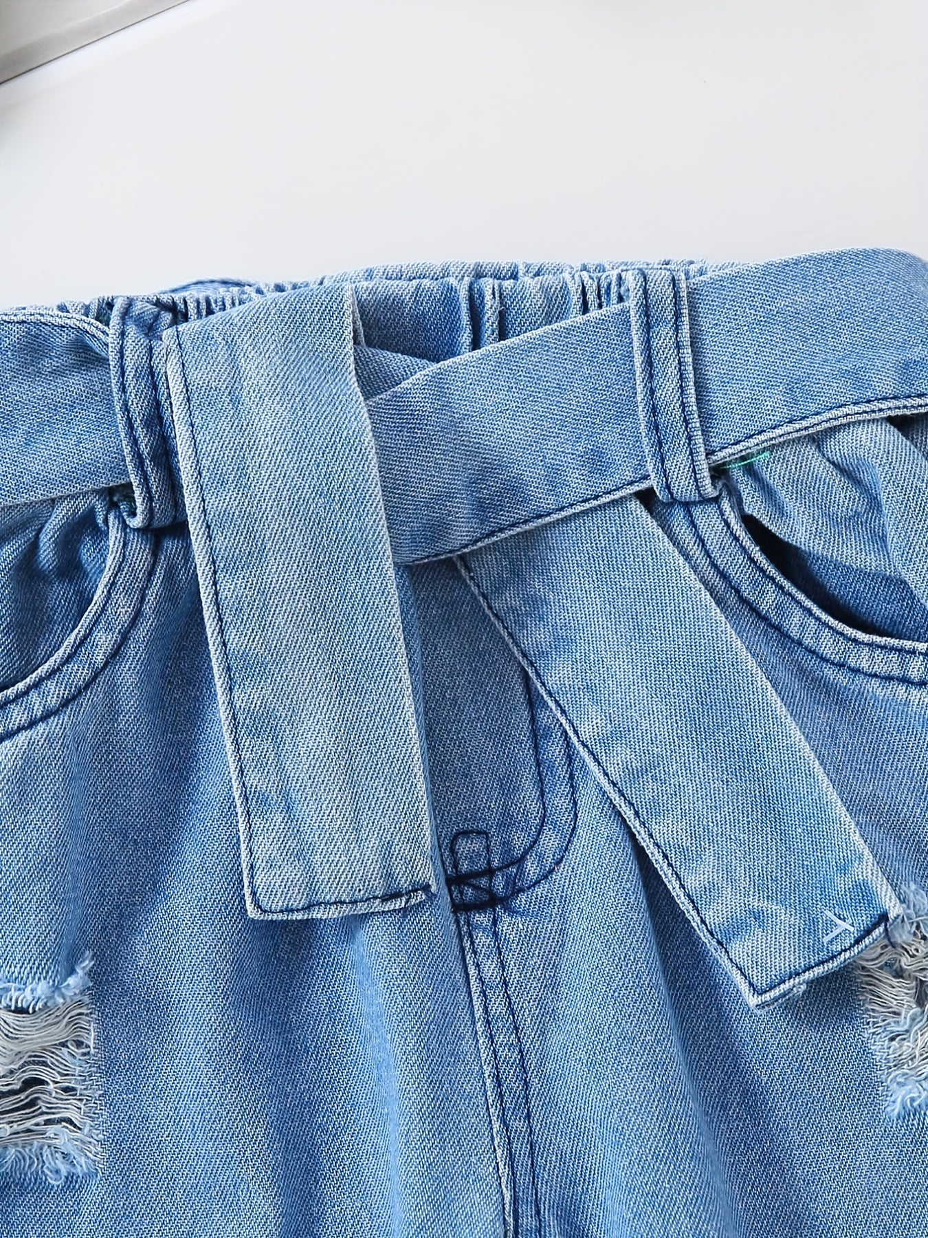 Toddler girls denim tube top and ripped jeans set for outdoor spring and summer wear.