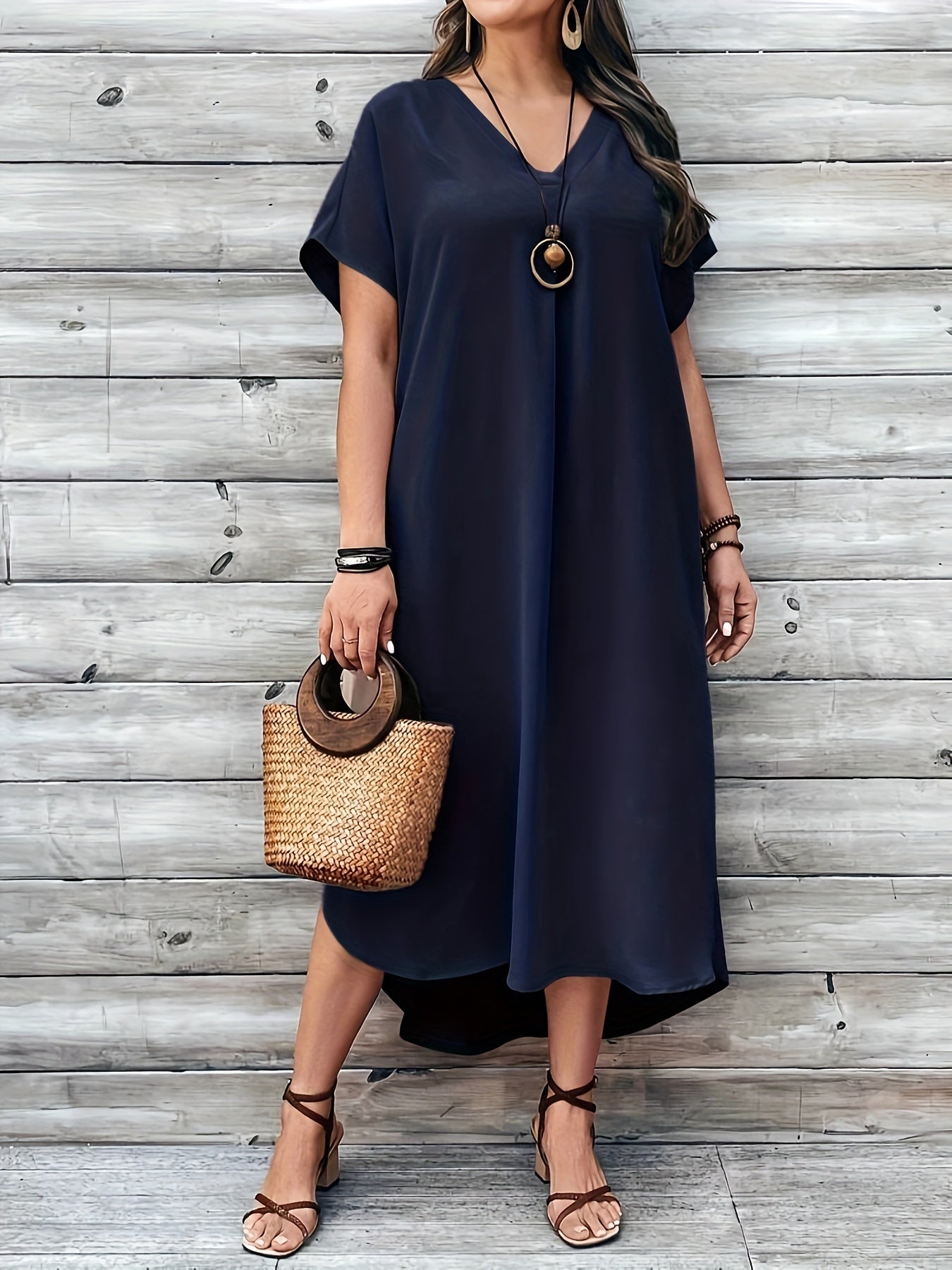 Women's plus size solid curved hem dress with casual V-neck and short sleeves.