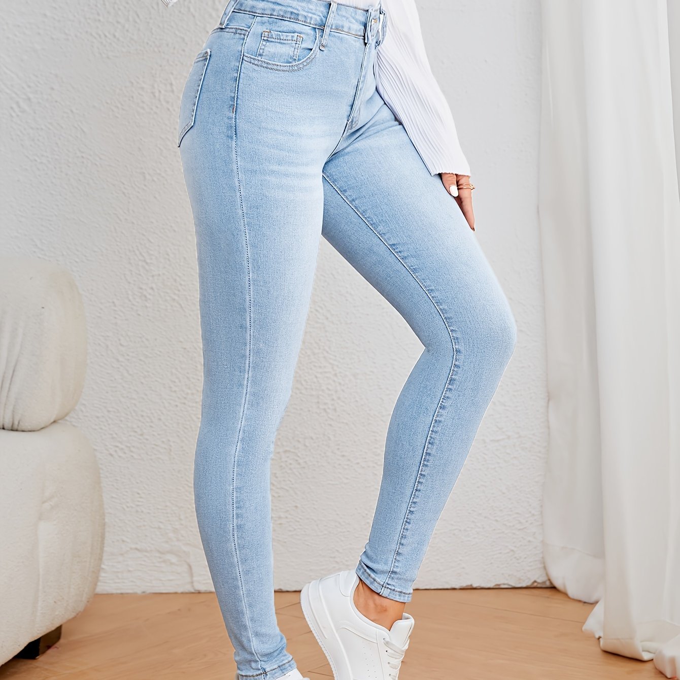 Light blue skinny jeans for women, high waist slim fit, perfect for everyday fashion in fall and winter.