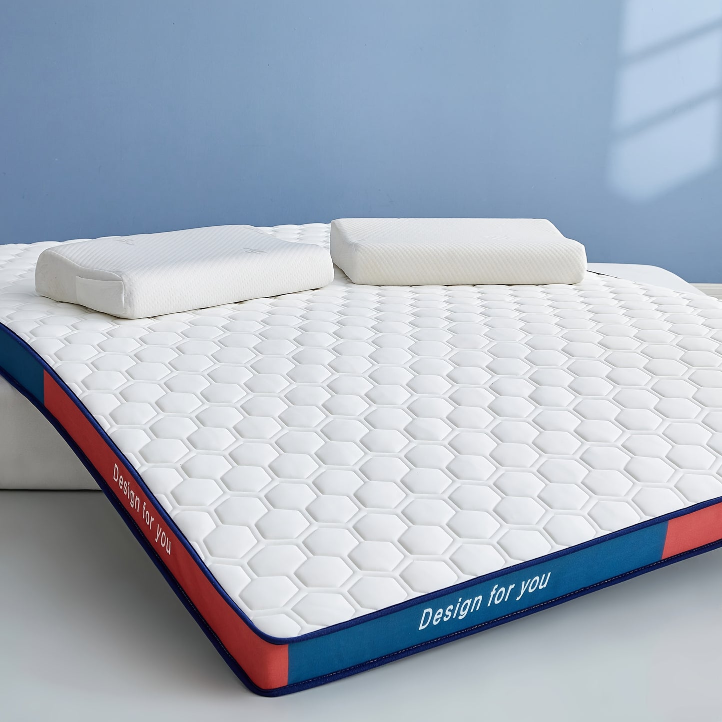 1-piece, 8cm thick memory foam mattress in white, soft to medium firmness. Foldable for easy storage. Made of latex & PU foam with polyester cover. Features active print. Designed for