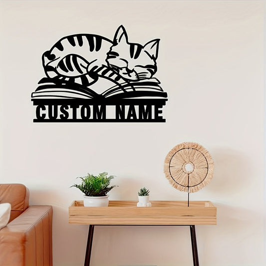 Customized metal wall art featuring cats and books, personalized with your name. Made of durable black iron, this piece is the perfect decor for your home library. An ideal gift for anyone who loves reading and cats.