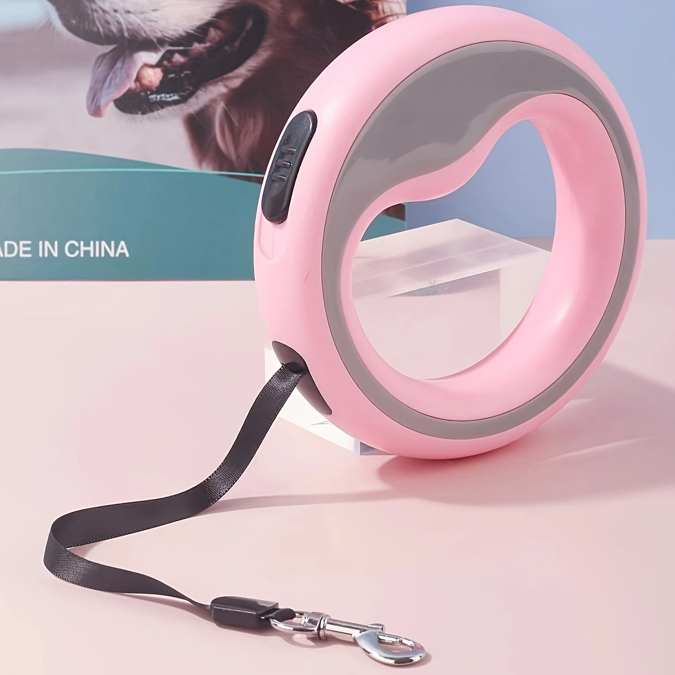 Retractable leash for pets, suitable for dogs of all sizes, perfect for outdoor walks.