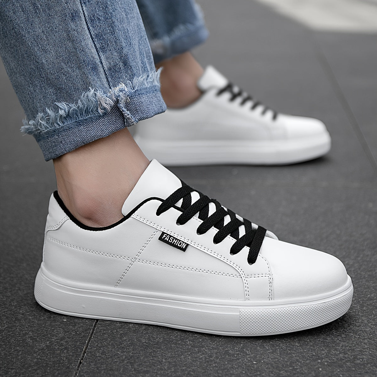 Men's lace-up low top skateboard shoes for outdoor walking, hiking, and casual street wear, suitable for all seasons with non-slip features.