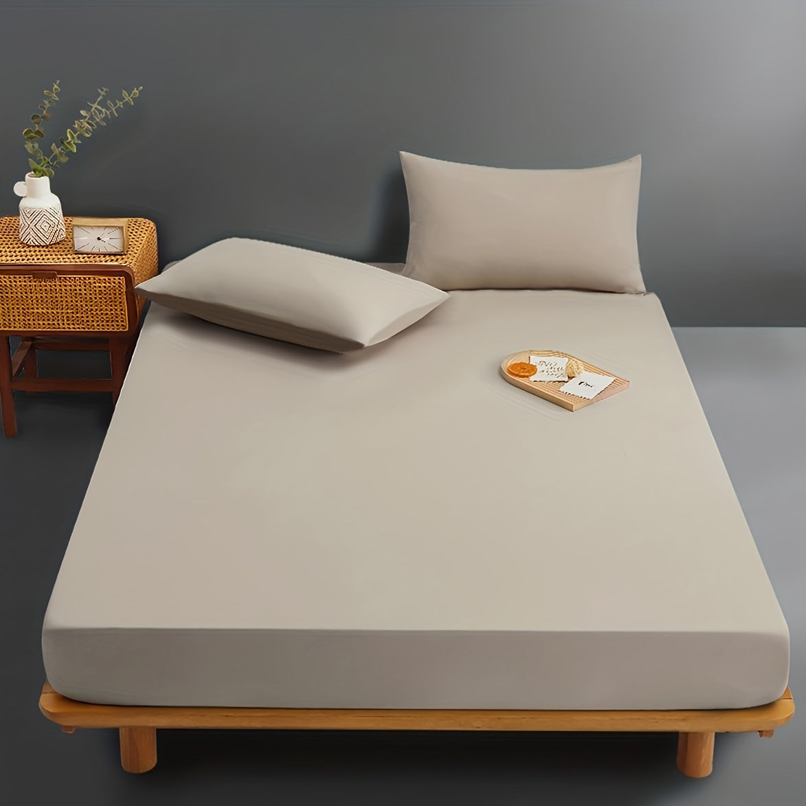 One piece of a solid colored fitted sheet made of soft and comfortable microfiber material. Ideal for bedrooms and guest rooms, with a deep pocket design. This product includes the fitted bed sheet only.