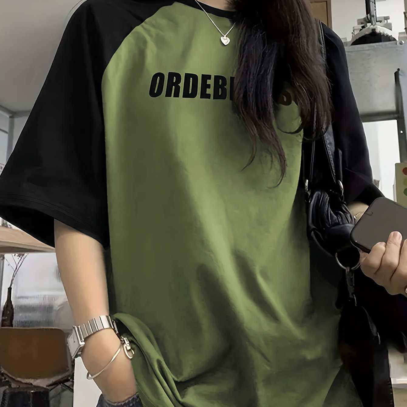 Women's Casual Raglan Sleeve T-Shirt in Color Block Design for Spring & Summer.