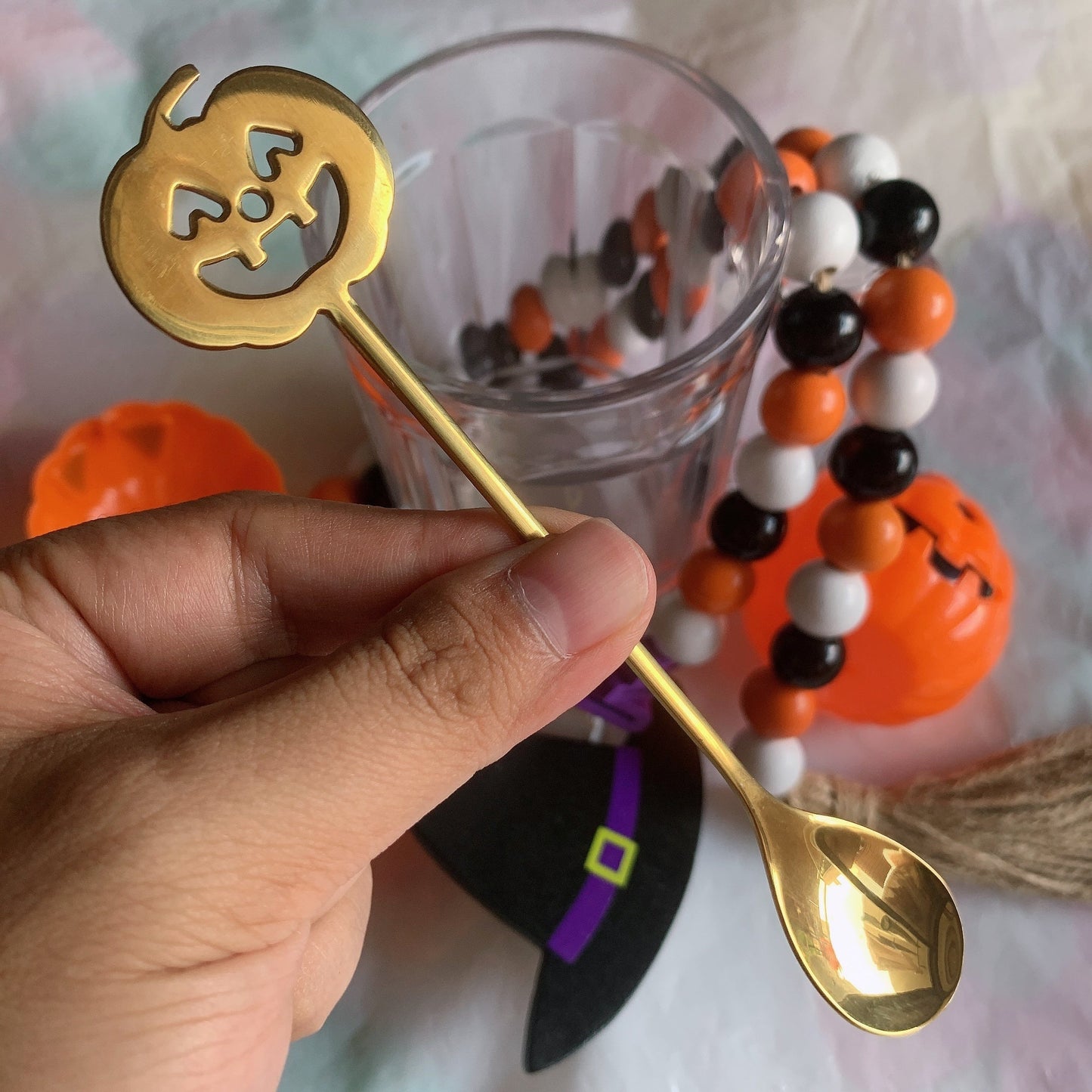 Get ready for Halloween with this 1-piece gift set, including a mini coffee tea spoon and flatware cutlery set made of durable 304 stainless steel. Perfect for adding a spooky touch to your Halloween party!