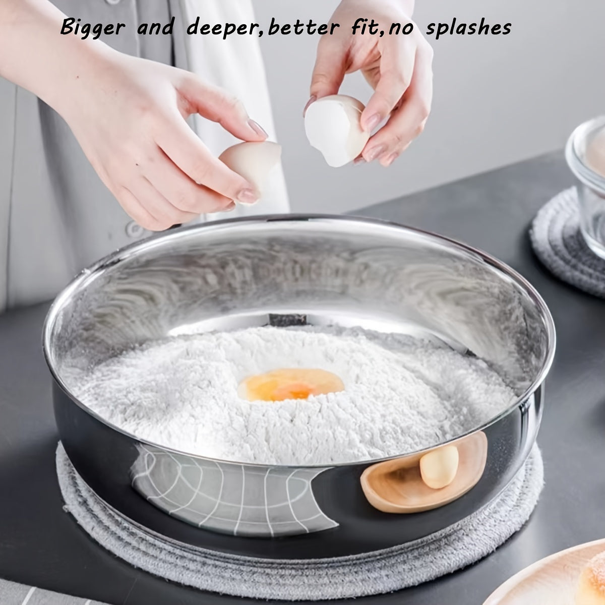 A practical kitchen set with a stainless steel basin, a spacious kneading bowl, a versatile vegetable washing basin, and a soup pot.