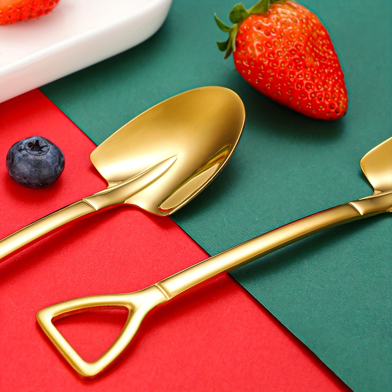 Luxury stainless steel dessert spoon set with cute shovel design, perfect for home, dessert shop, restaurant, or hotel. Great for serving desserts and watermelon, a stylish addition to your kitchen supplies.