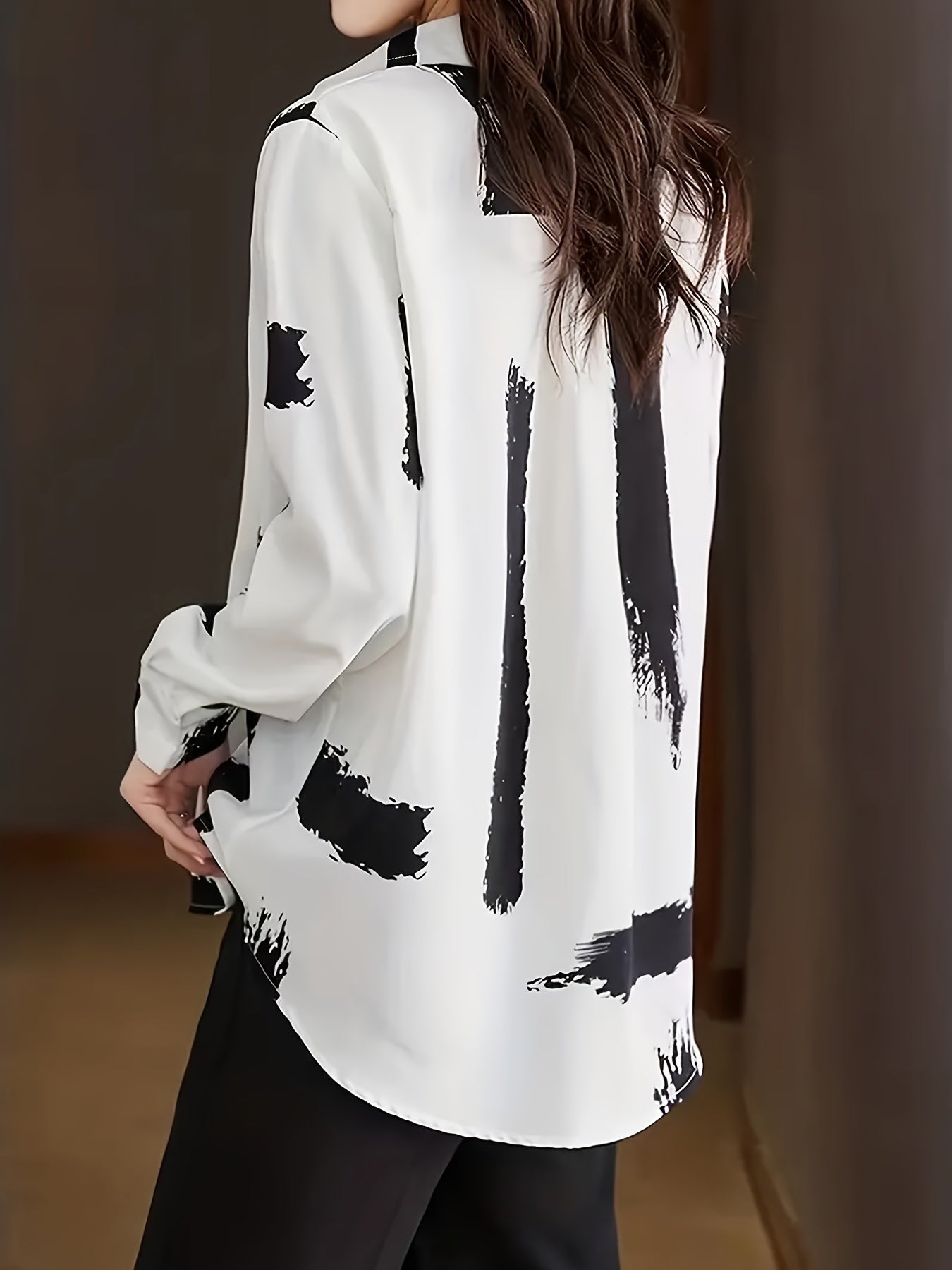 Spring and Autumn new casual collar shirt with brush print, turnover collar and long sleeves for women.