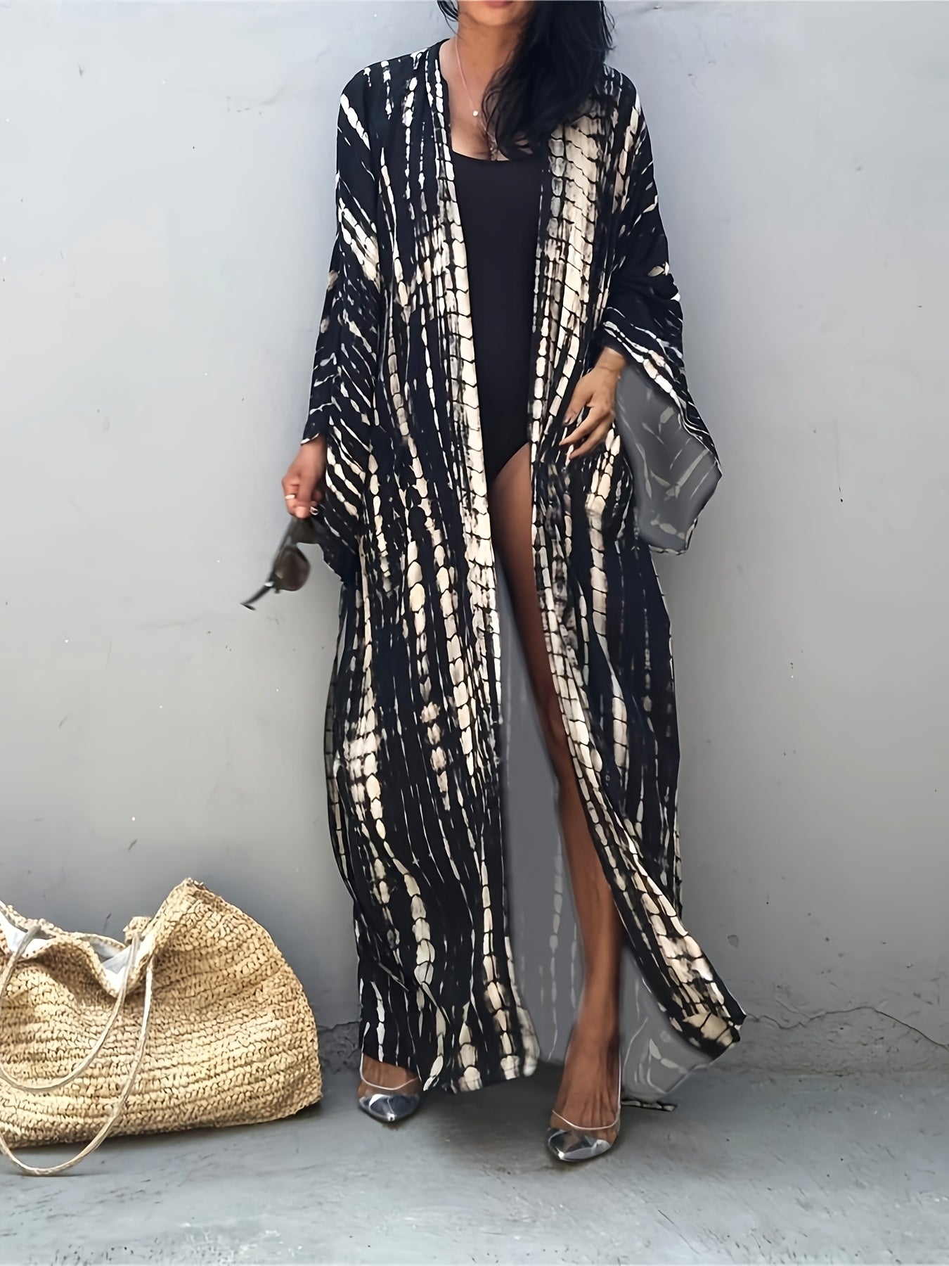 Women's boho style viscose kimono with striped print, open front, and belt. Made of non-stretch woven fabric, lightweight at 108g/㎡. Ideal for the beach vacation.