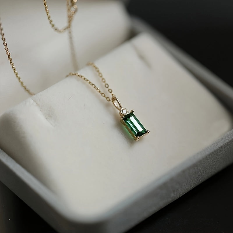 Stylish Emerald Green Princess Square Necklace made of 2.1g of high-quality 925 Sterling Silver featuring a dazzling Cubic Zirconia Pendant. This Elegant Clavicle Chain is ideal for everyday wear or as a thoughtful gift. Representing the August