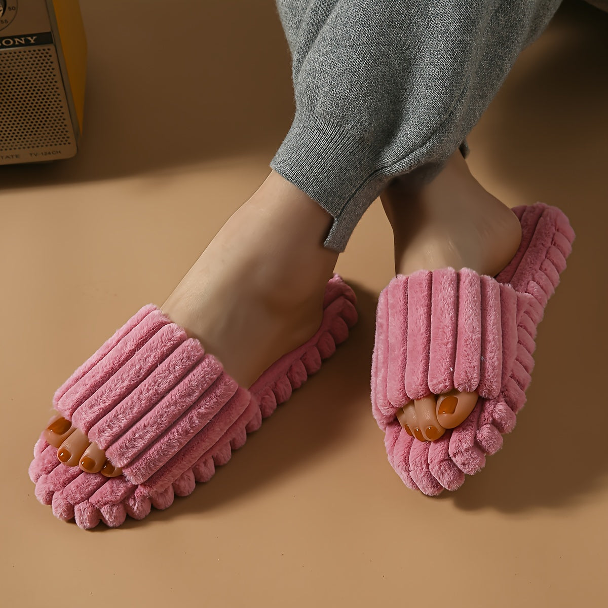 Soft-soled indoor slippers with stripes and open toes for spring and summer.